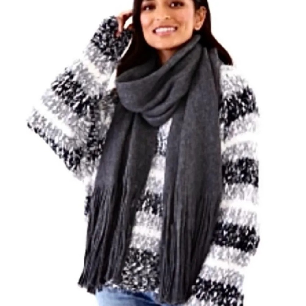LUCKY BRAND GRAY ACRYLIC LONG FRINGED SCARF NWT